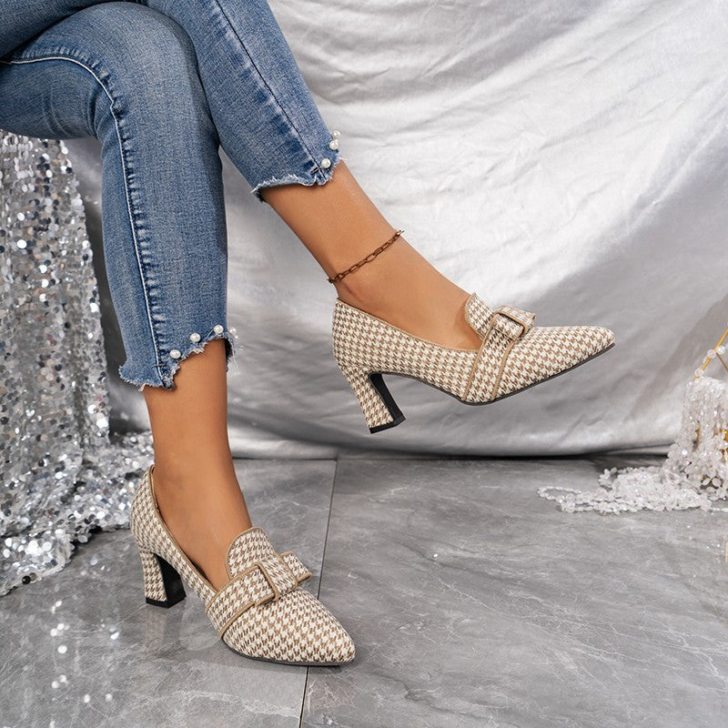 Elegantes tacones Isabella Sol con estampado de pata de gallo para uso diario.