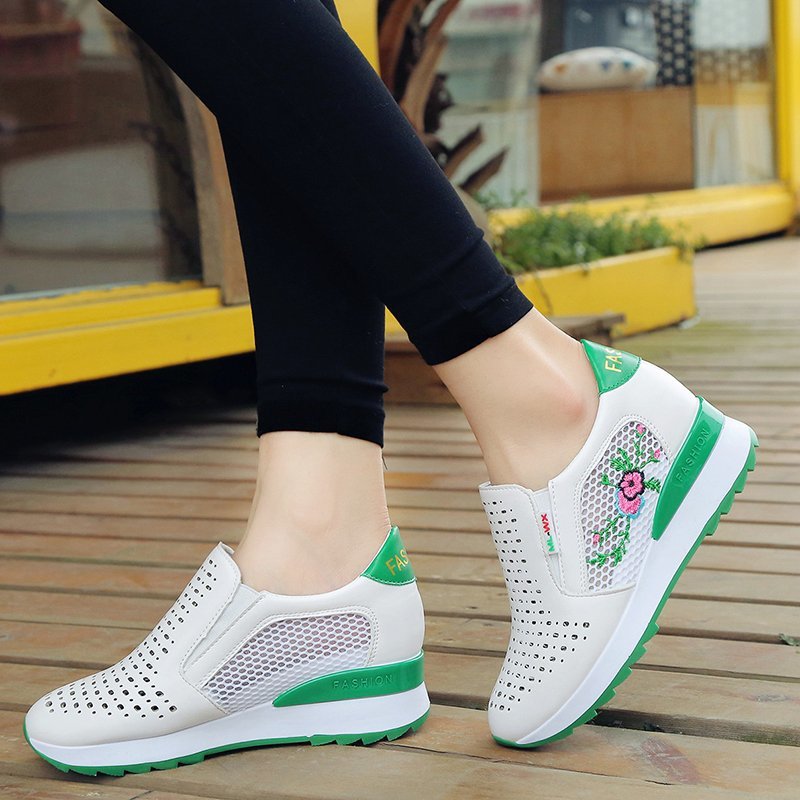 Mocasines sin cordones bordados de Isabella Sol