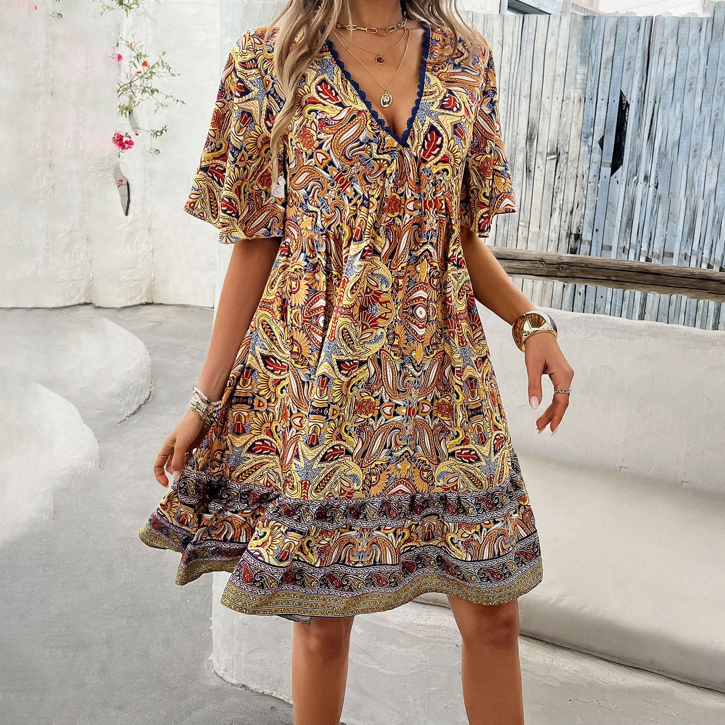 Vestido bohemio estampado con escote en V de Isabella Sol