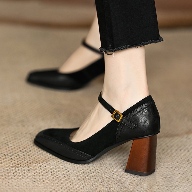 Elegantes tacones gruesos de punta cuadrada de Isabella Sol