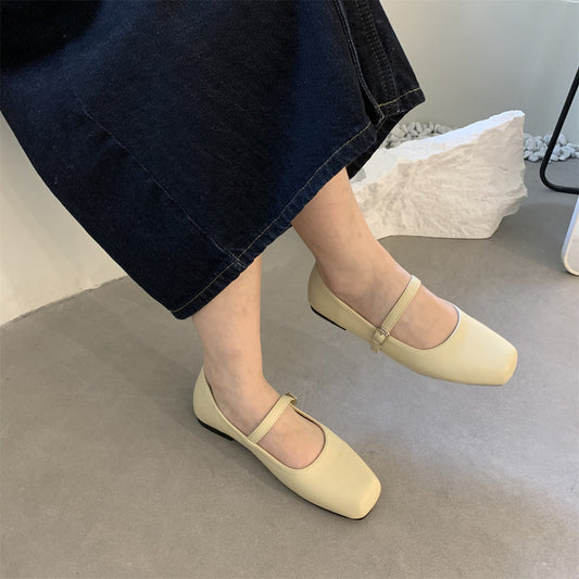 Elegantes zapatos Mary Jane de tacón bajo de Isabella Sol para el día a día.