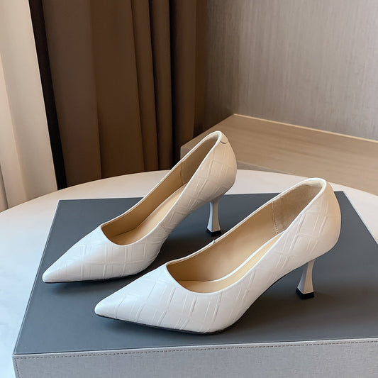 Elegantes zapatos de tacón de piel de oveja de Isabella Sol.