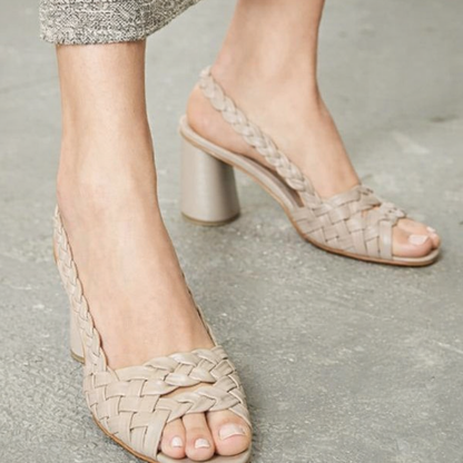 Elegantes sandalias de tacón tejidas de Isabella Sol