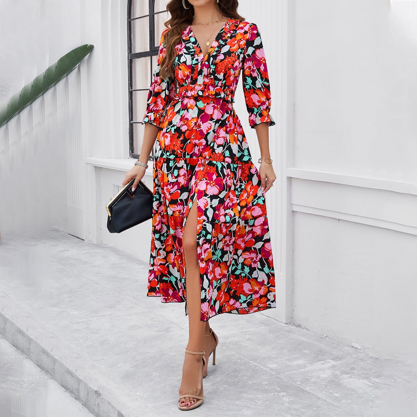 Elegante vestido midi floral de Isabella Sol para vacaciones