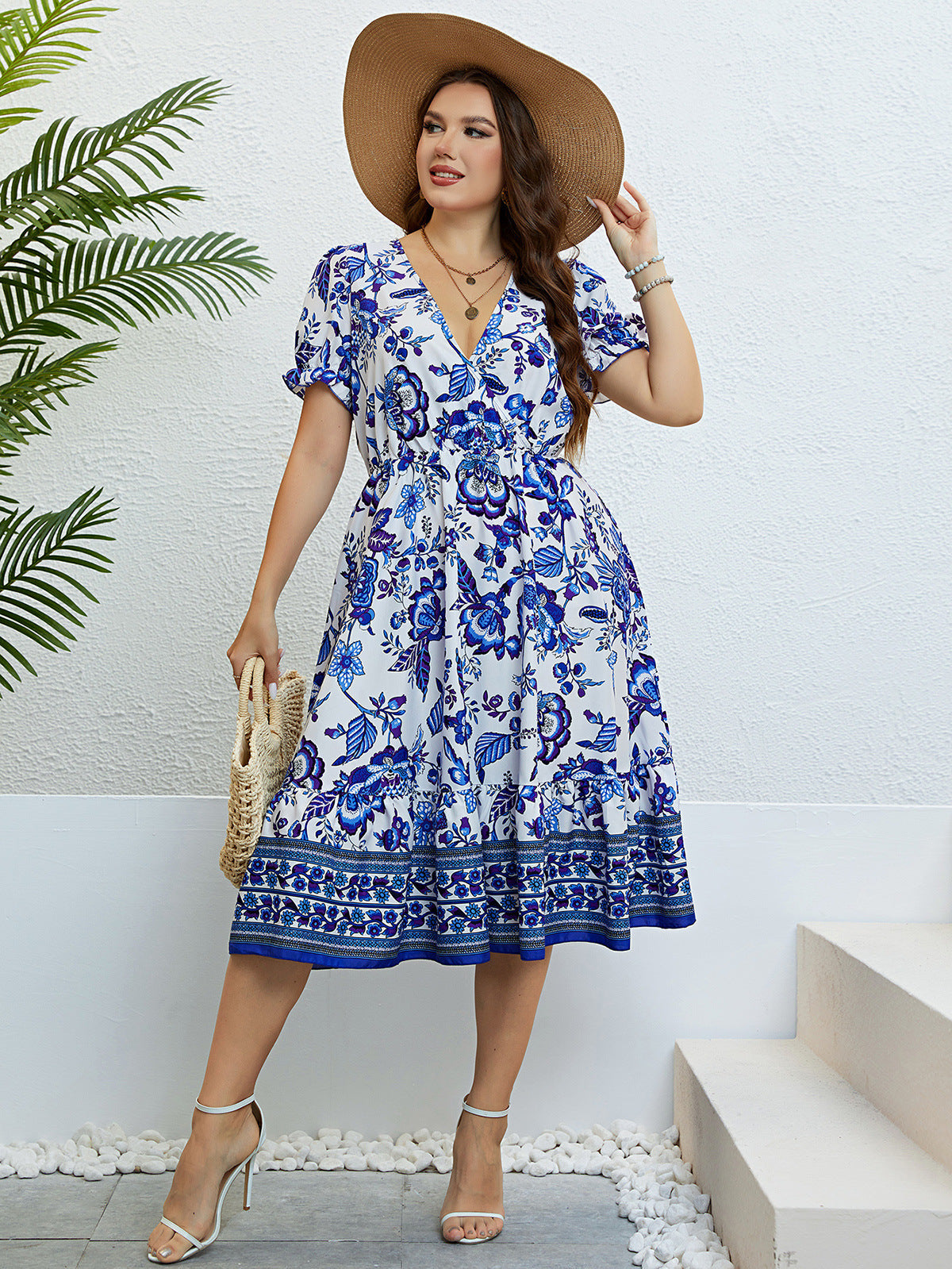 Vestido midi floral con escote en V de Isabella Sol