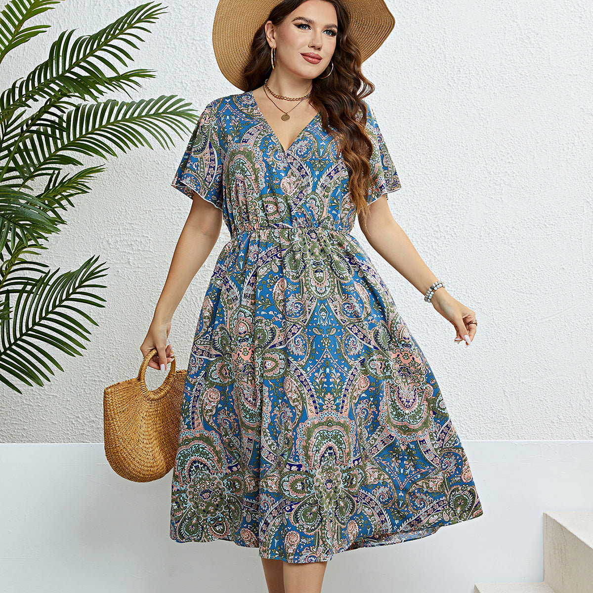 Vestido de verano con escote en V y estampado retro de Isabella Sol