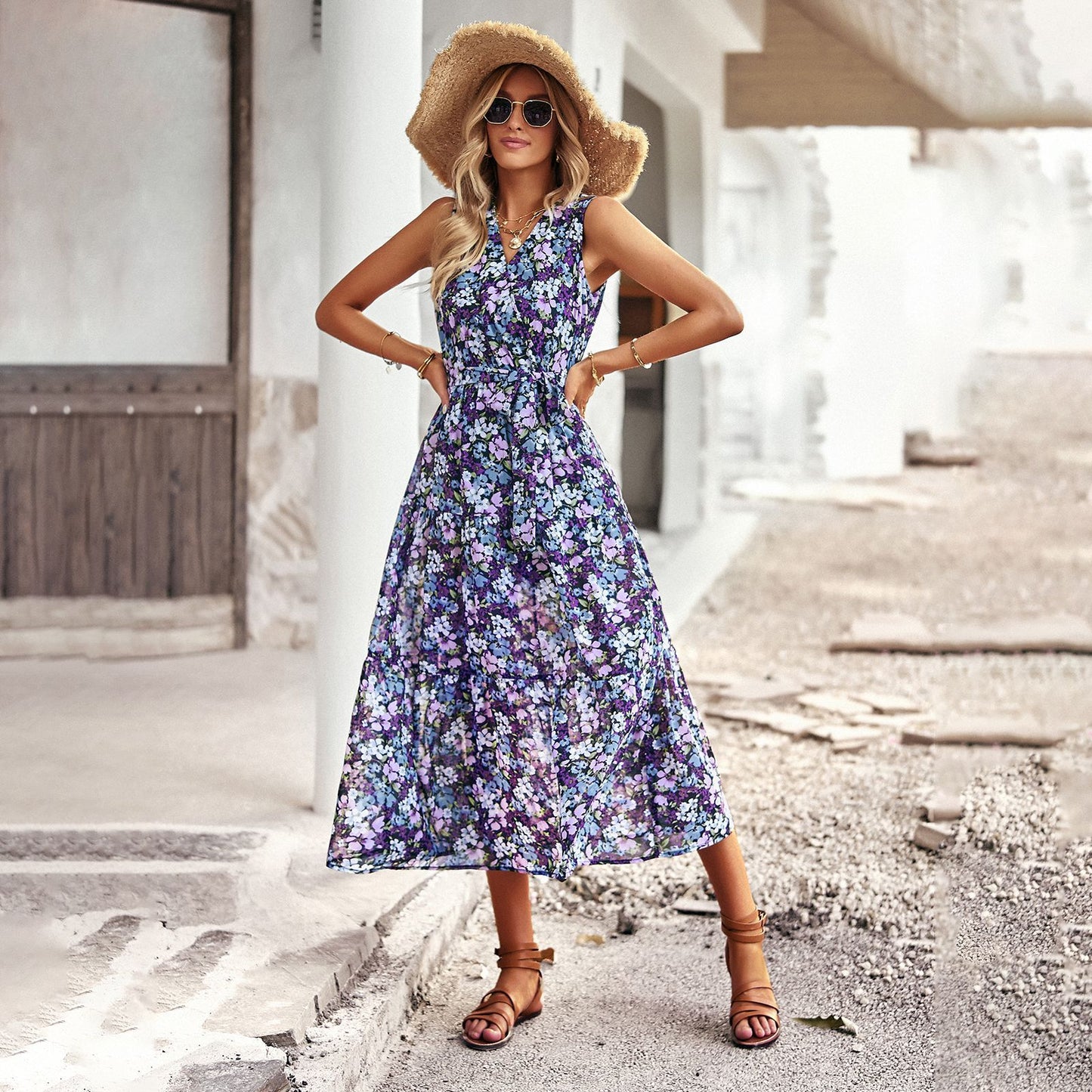 Elegante vestido midi floral de Isabella Sol para vacaciones