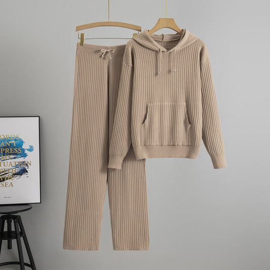 Conjunto de punto con capucha a la moda de Isabella Sol
