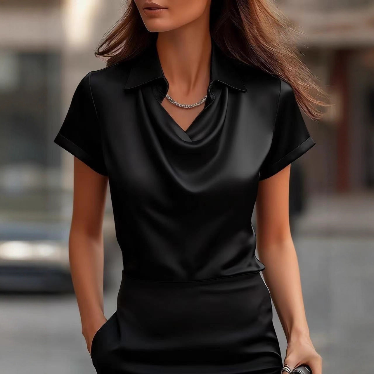 Blusa elegante de satén con escote barco de Isabella Sol.