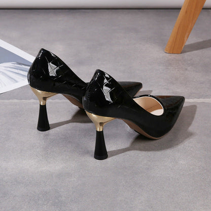 Elegantes zapatos de tacón de punta de Isabella Sol.