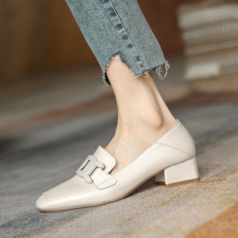 Zapatos de tacón grueso de estilo retro de Isabella Sol