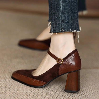 Elegantes tacones gruesos de punta cuadrada de Isabella Sol