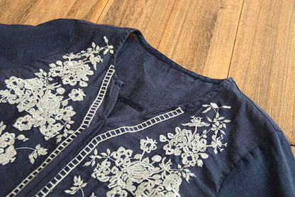 Top vintage de lino bordado con escote en V de Isabella Sol.
