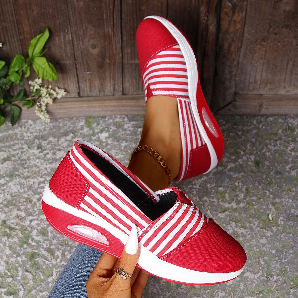 Zapatos de mujer Isabella Sol, ligeros y sin cordones con rayas.