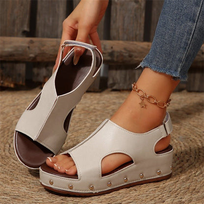 Elegantes sandalias de plataforma con puntera abierta de Isabella Sol