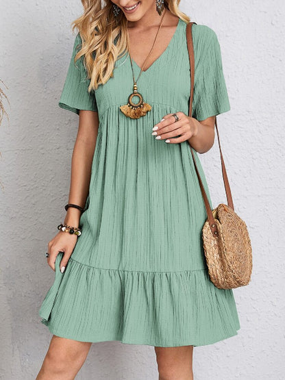 Elegante vestido de verano con escote en V de Isabella Sol.