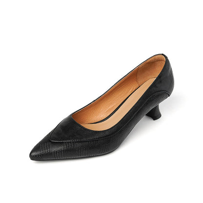 Elegantes zapatos de tacón de piel con punta de Isabella Sol.