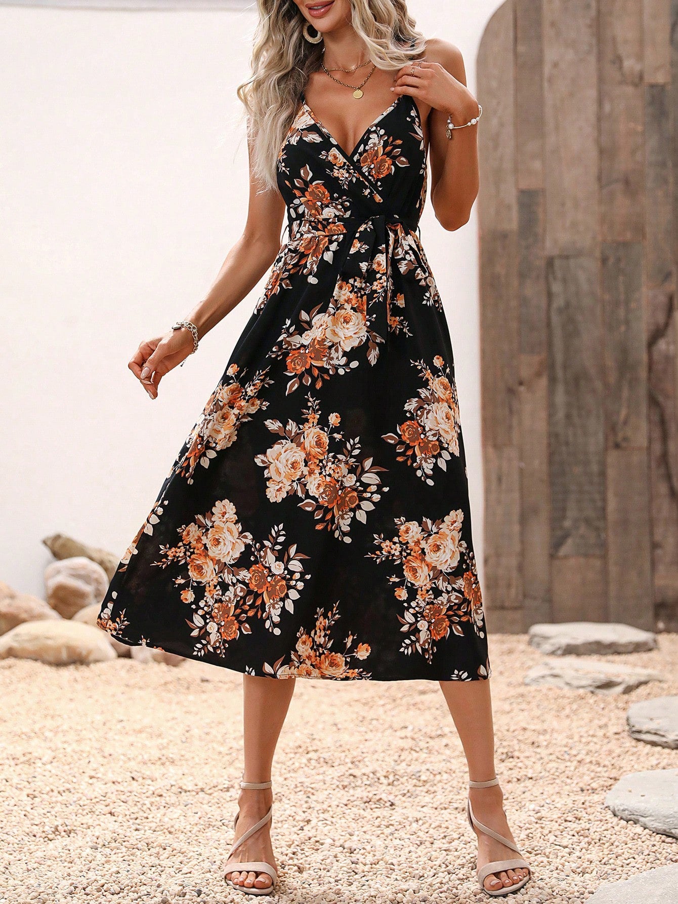 Vestido midi de verano con estampado floral de Isabella Sol
